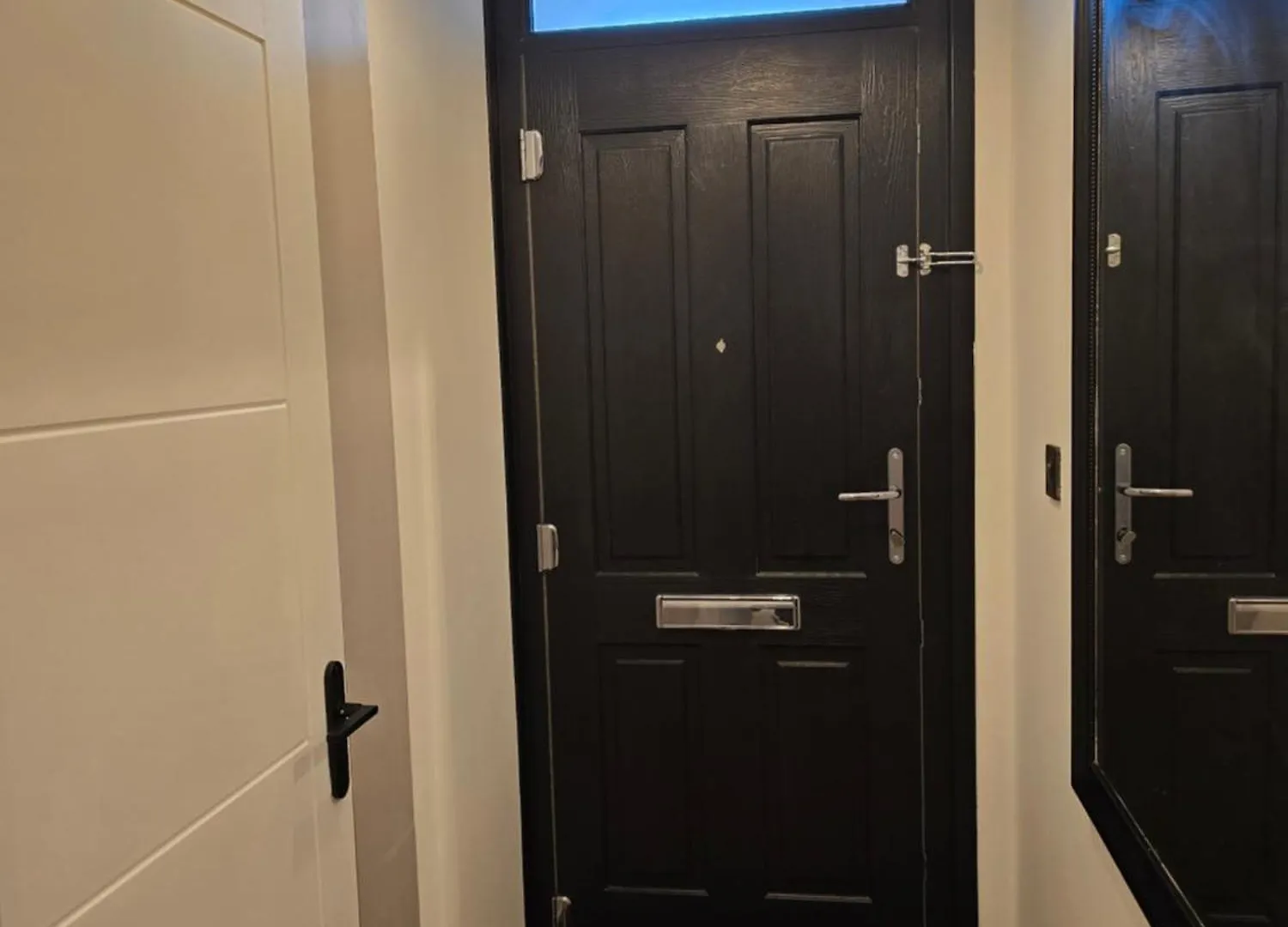Double Room With Ensuite Bathroom Feltham Guest house