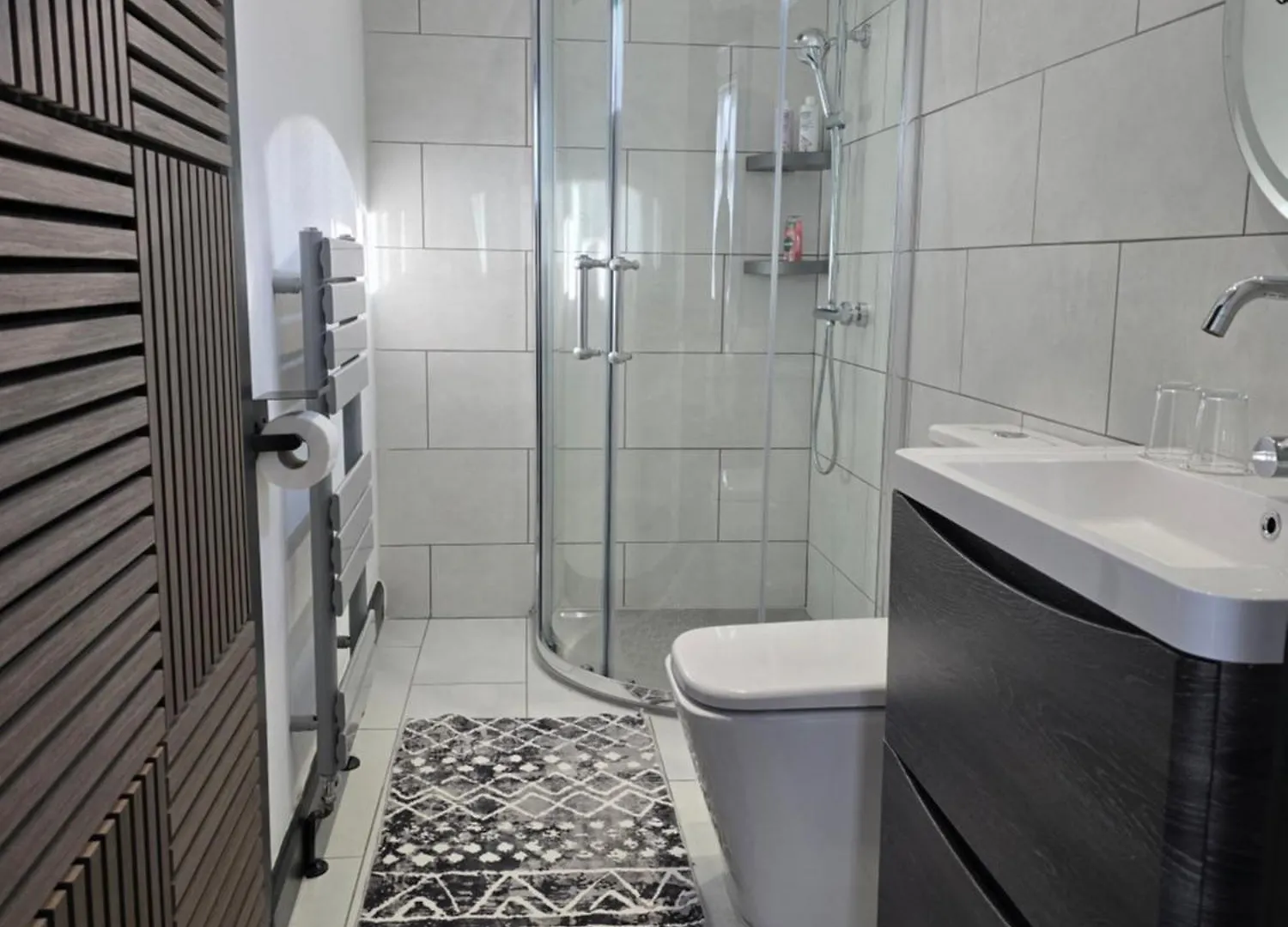 Double Room With Ensuite Bathroom Feltham